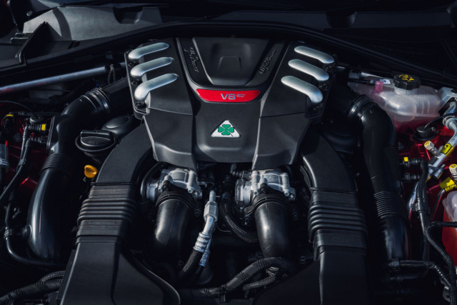 06-2,9-литров туинтурбо V6 – Alfa Romeo Giulia Quadrifoglio